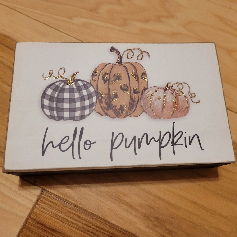 Hello pumpkin sign